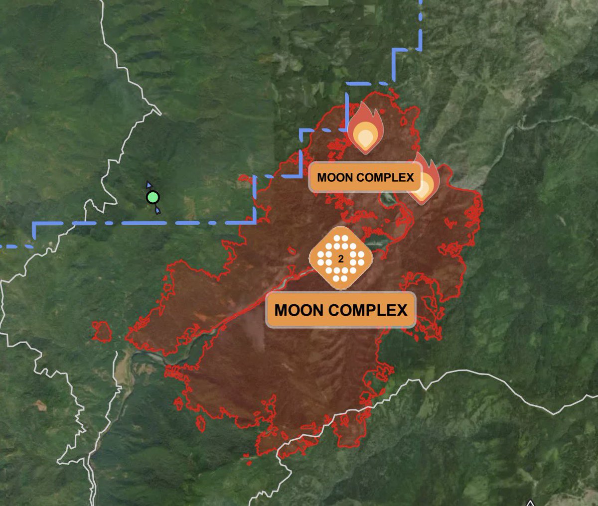 WCTOfficialYT's tweet image. 1 pm advisory | the #Mooncomplex 

Yesterday heavy rains caused minimal fire growth over the perimeter, today crews are focusing on going direct with fire on service road 060 and on a large spot fire near illahe lodge more rainfall is expected later today keeping the fire at bay