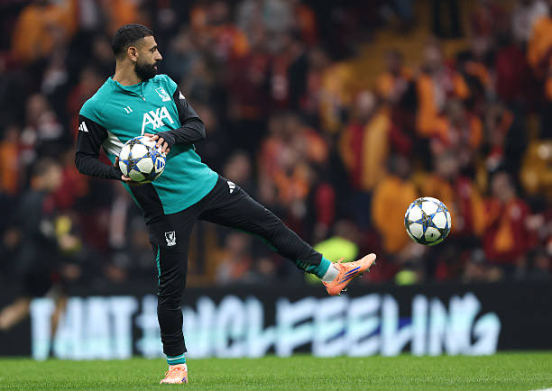 🚨 Arne Slot has summoned Mohamed Salah to warm up.