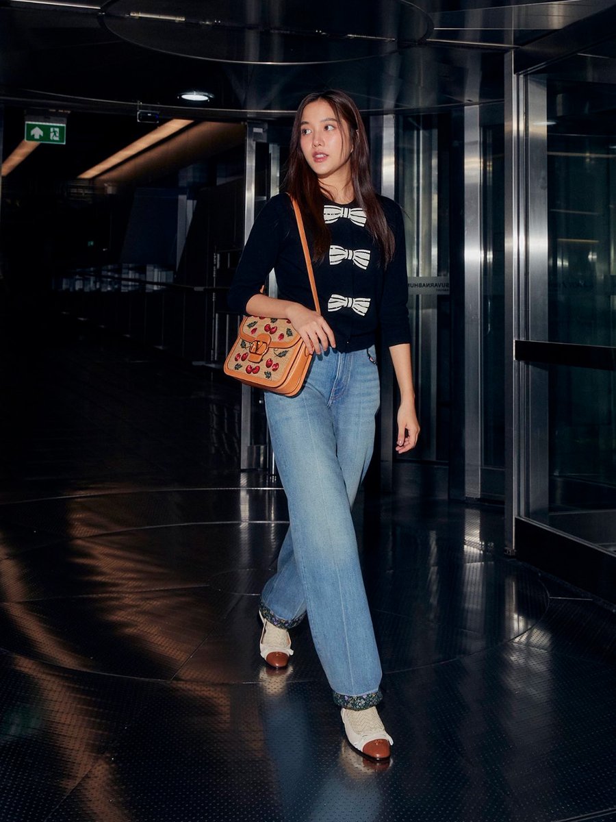 AztecaSiete's tweet image. Freen Sarocha no solo ha destacado por ser una excelente actriz, también se ha vuelto un ícono de la moda y lo ha demostrado en este Fashion Week. 🔥😍⁣
⁣
Conoce más en azteca7.com