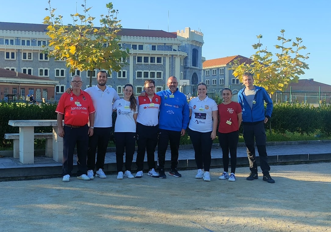 🎳 Bolos y convivencia en El Dueso por La Merced.
Jugadores de distintos clubes compartieron partida con los internos en la bolera La Libertad.
La P.B. Club Bansander donó un juego de bolos para seguir impulsando la actividad.
Sigue leyendo: clubbansander.com/deportes/bolos…