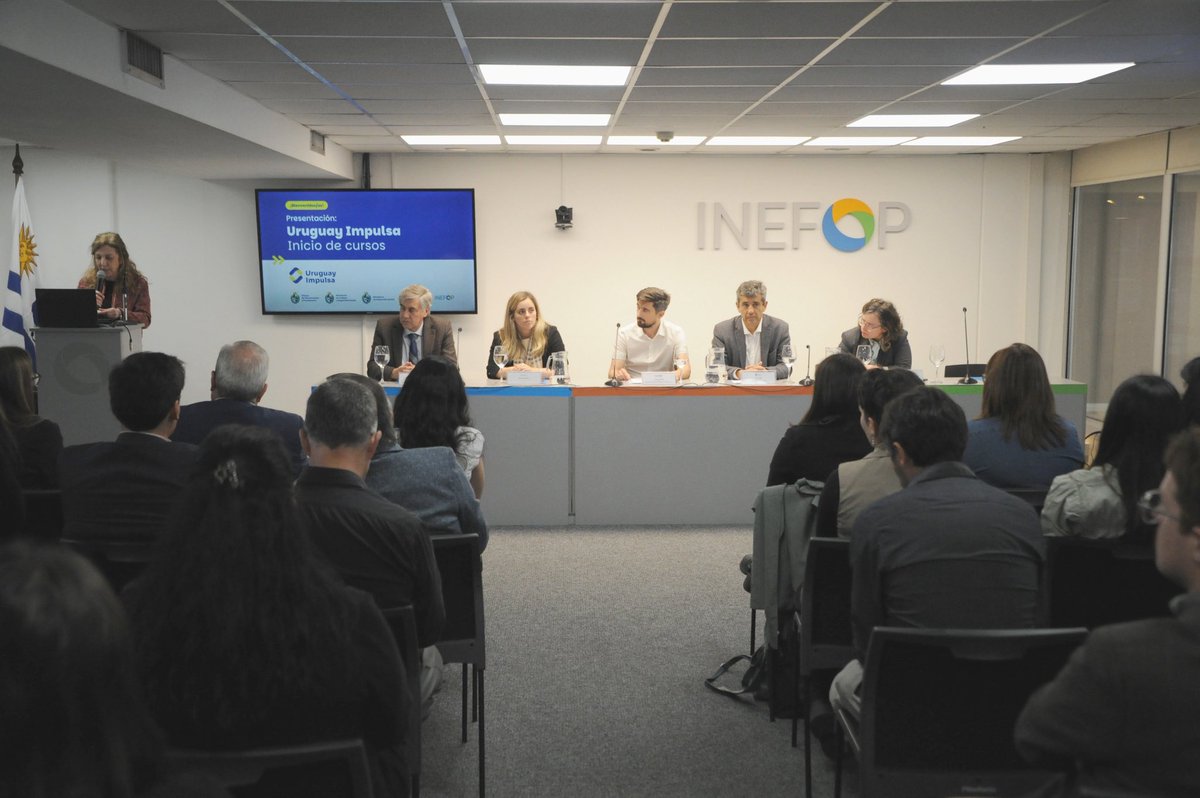 👩🏻‍🏫 Lanzamiento de cursos de capacitación para participantes de Uruguay Impulsa. 

✅ Las instancias de formación se desarrollarán entre el 1.° de octubre y el 30 de diciembre, con una inversión máxima de 194.780.000 pesos en más de 200 localidades.

🔗gub.uy/presidencia/co…