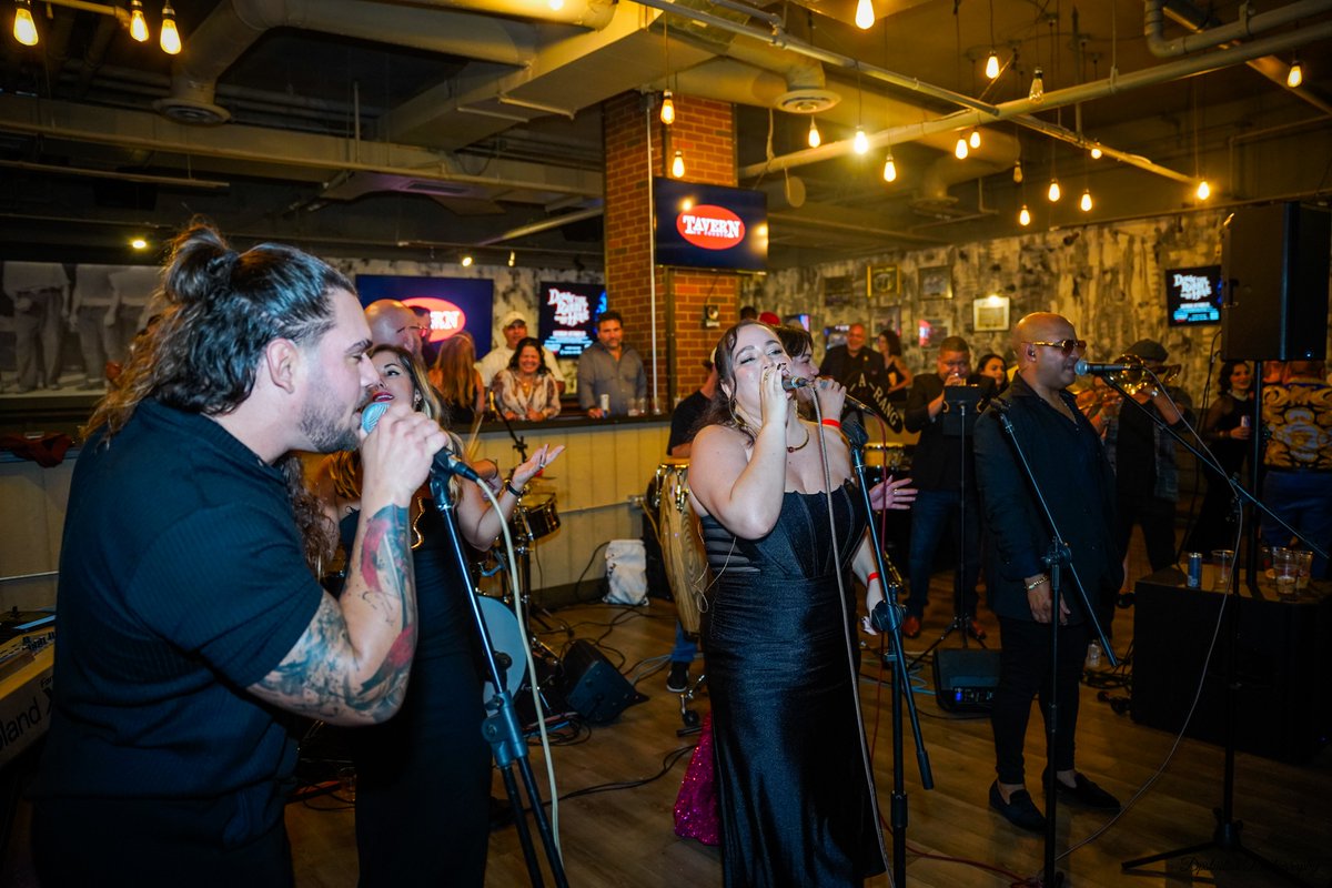What a night! 🎶🔥 +Flow Band lit up the after party with salsa vibes — the music, the energy, the dancing… unforgettable! 💃🕺Cheers to an amazing celebration that kept everyone on their feet!

Photos by Daniel Cudina

#LatinMusicAwardsKY #AfterParty #Salsa #LiveMusic
