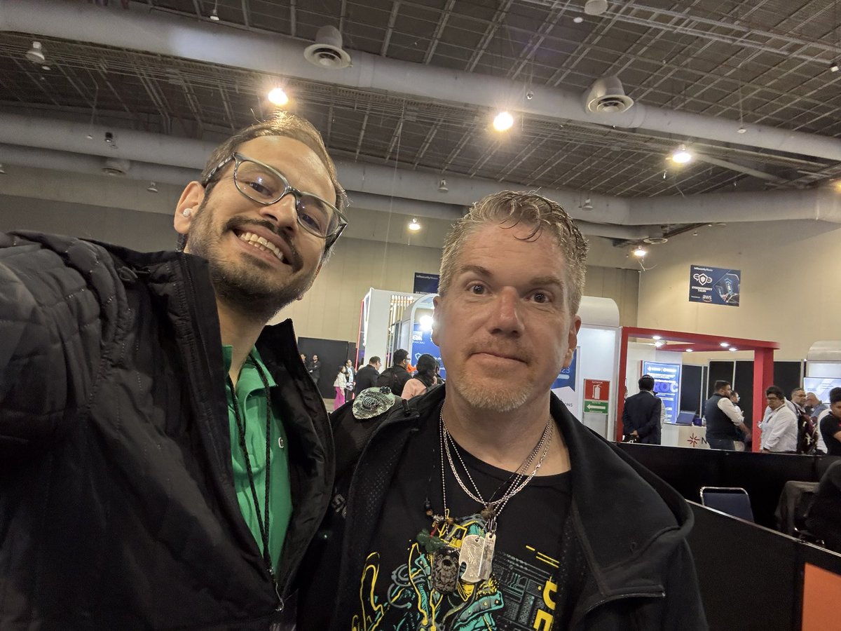 i got my fanboy mode on

cc <a href="/jaysonstreet/">Jayson E. Street 💙 🤗💛</a>