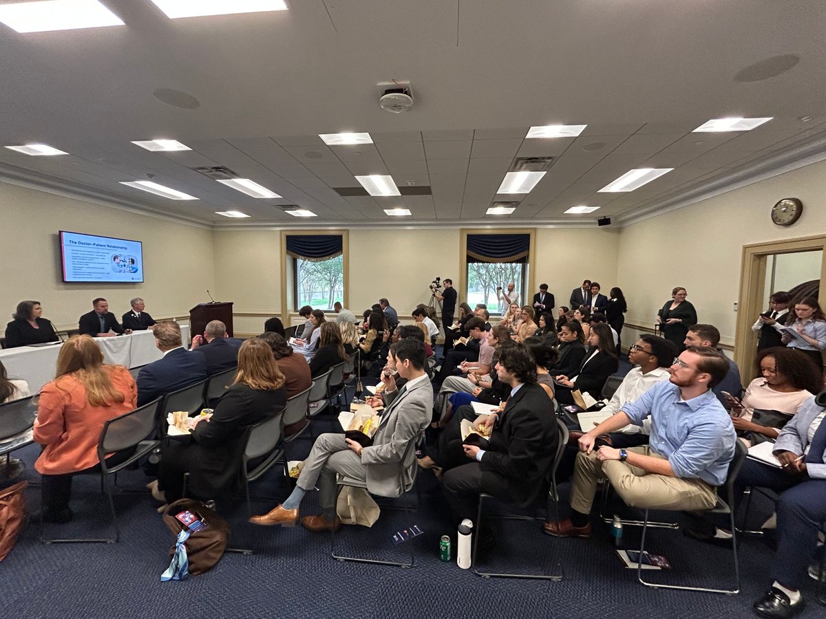 PatientSafe2Day's tweet image. We briefed Congress on eye health and #robocall regulation, urging them to pass the Contact Lens Prescription Verification Modernization Act (H.R. 4282). See how you can get involved ⬇️