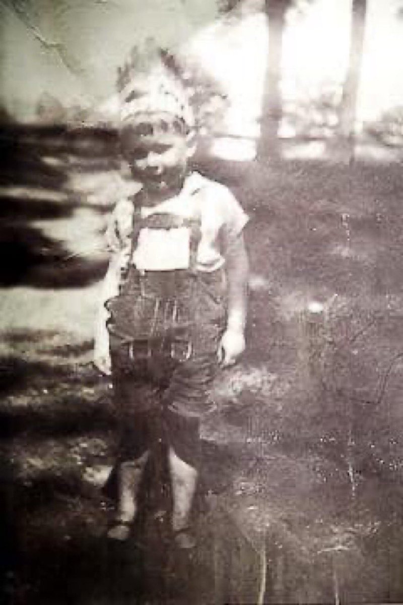 felix_bohr's tweet image. Am 30. September 1936 wird im Römerpark in Köln Süd der achtjährige Hans Abraham Ochs von einer Gruppe Hitlerjungen angepöbelt und zusammengeschlagen. Wenig später erliegt er im Israelitischen Krankenhaus den Verletzungen. Bis heute bleibt das Verbrechen ungesühnt.