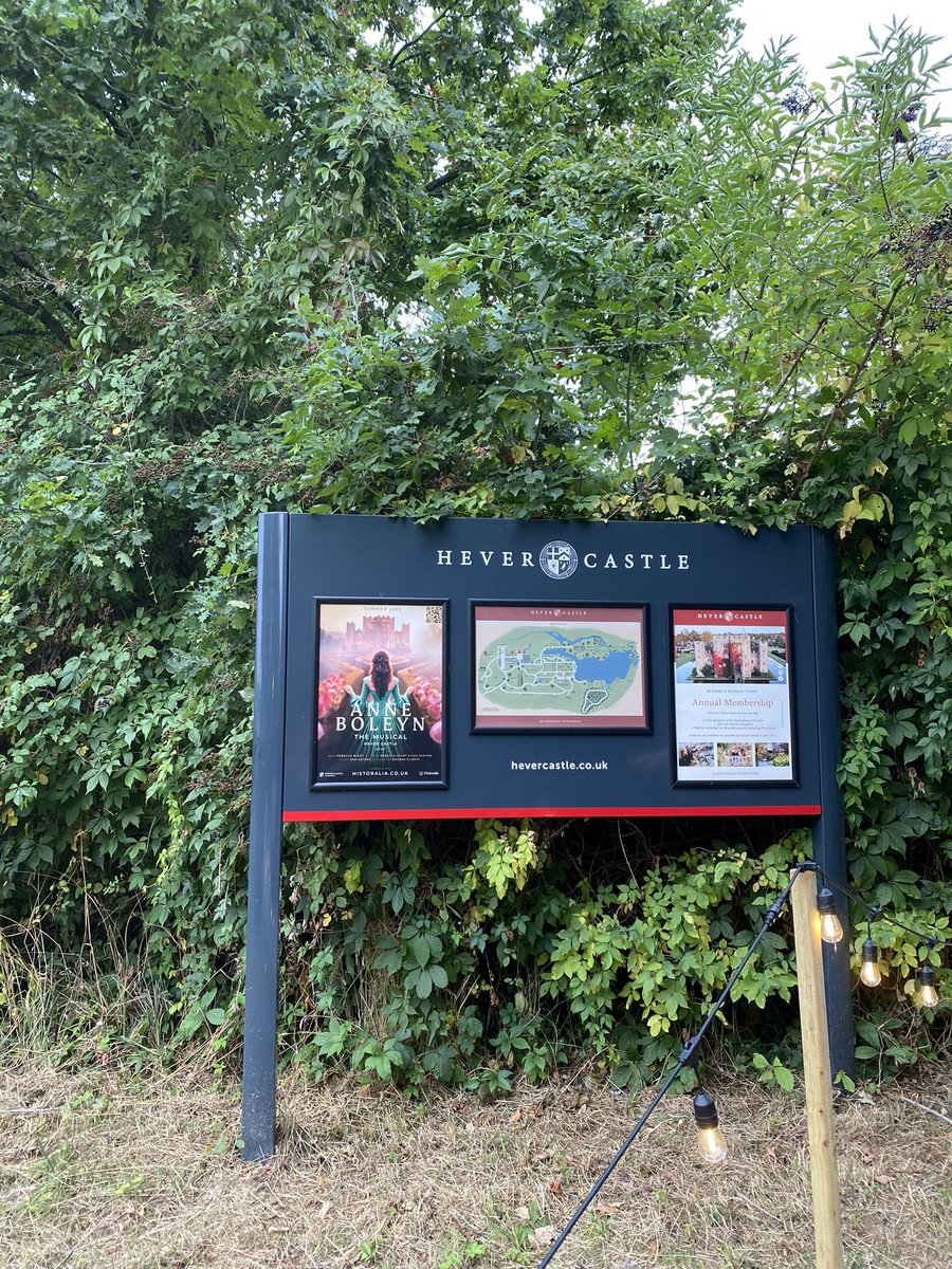 NotesfromrowH's tweet image. My next review is of Anne Boleyn: The Musical at Hever Castle. It was such a different experience, and I really hope it comes to London or goes on tour in the future! 

Click the link in my bio or go to notesfromrowh.com