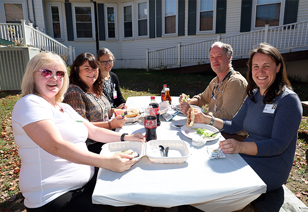 MemHospitalNH's tweet photo. What a beautiful day for our care team picnic. Thank you for all you do for our patients and community! https://t.co/IxUgwQUHbc
