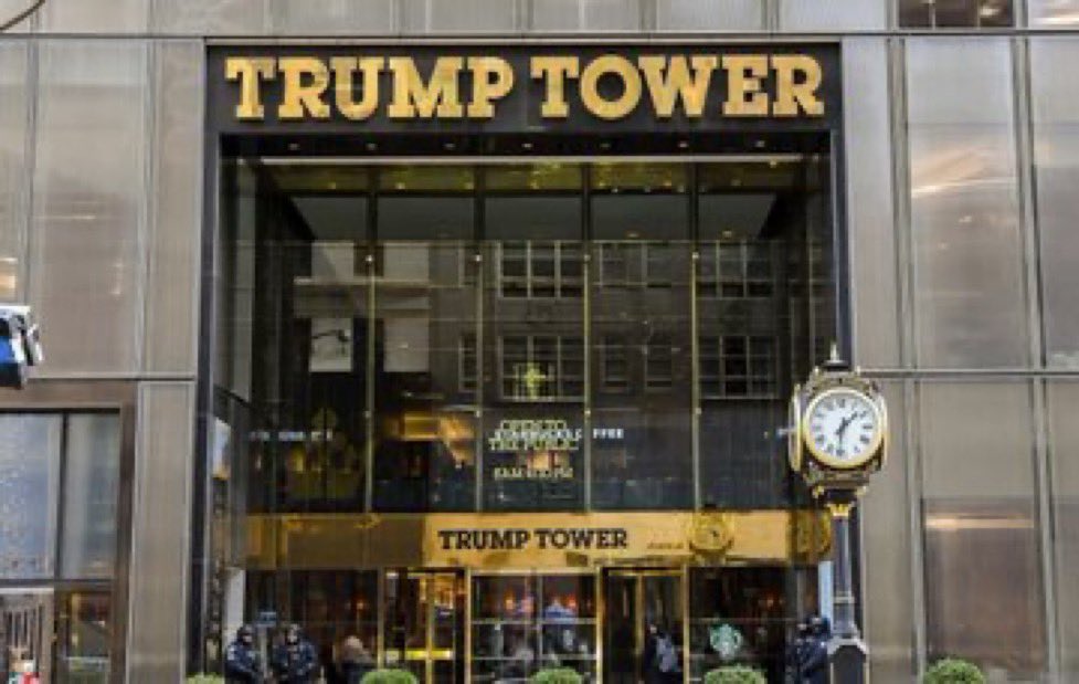 dom_lucre's tweet image. 🔥🚨DEVELOPING: Barron Trump reportedly shut down an entire floor of Trump Tower for a date.