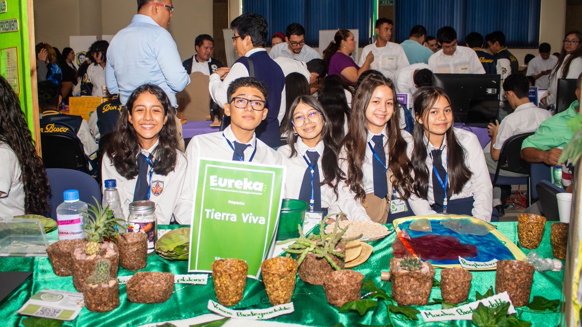 CONACYT realizó la inauguración de la #SemanadelaCyT con el desarrollo de la fase presencial de la #FeriaEUREKA donde participan 820 estudiantes en 245 proyectos a nivel nacional.