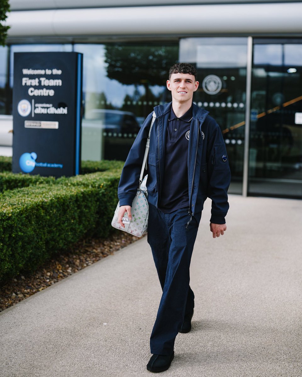 ManCity's tweet image. Dressed to the nines 🙌

🤝 @cpcompany_1971