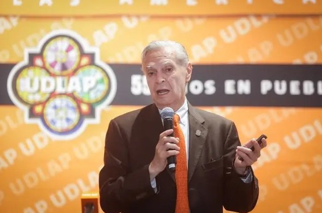 “El PAN está perdido, se perdió y no encuentra qué hacer”: Luis Ernesto Derbez, rector de la UDLAP.

👉 Critica falta de ideas frescas en la oposición.
👉 Destaca mayor transparencia en seguridad en Puebla.
🔗 Más en foro21.mx/2025/09/30/rec…
#PAN #Puebla #UDLAP