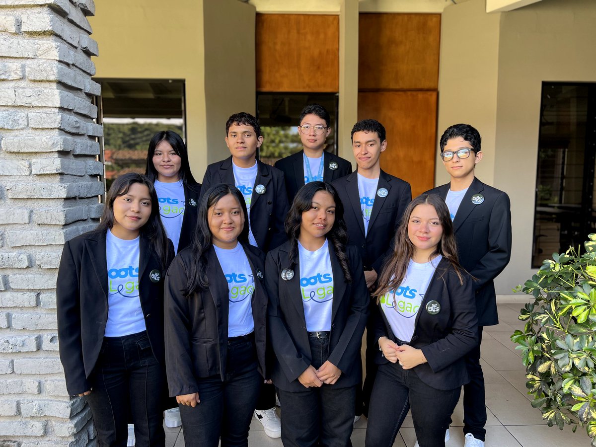 🟢 Pot-C: convierte los desechos orgánicos en abono. Pot-C combina un basurero inteligente con un sitio web y una WebApp que guían a las familias para producir su propio fertilizante natural y proteger el medio ambiente.

#ExpoSupérate2025 <a href="/SuperatePoma/">¡Supérate! F. Poma</a>