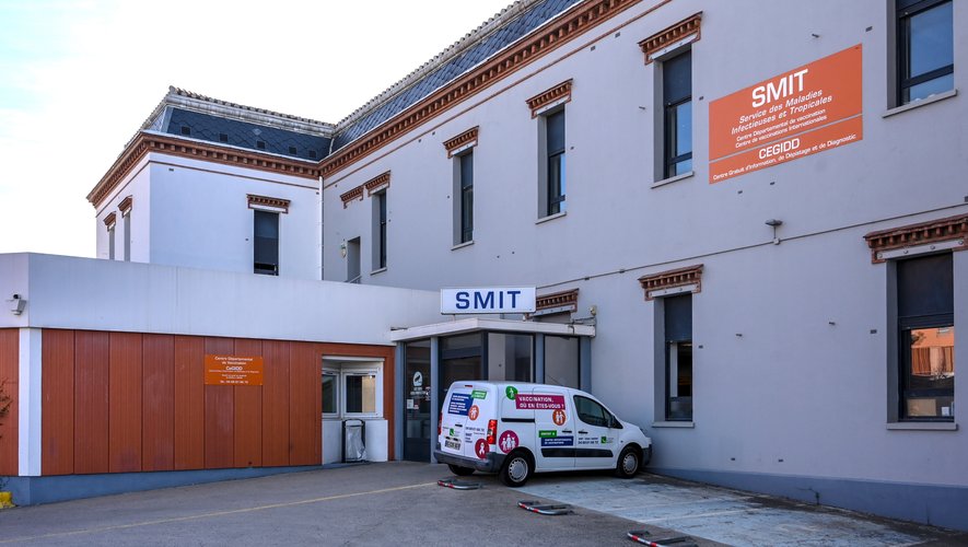 PERPIGNAN : Un homme infecté par la rage est mort au centre hospitalier de #Perpignan. 
Une enquête épidémiologique est en cours afin de déterminer l’origine de la contamination. Une délégation de l'ARS et de la HAS s'est rendue sur place. Des personnels soignants ont été pris en