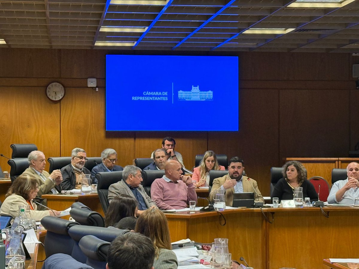 Presupuesto:
Congreso de Intendentes fue recibido por la Comisión de Presupuestos integrada con Hacienda gub.uy/congreso-inten…