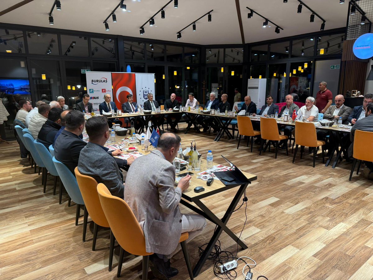 +Otobüs şoförlerinin yolcu ile iletişimi başta olmak üzere; tüm kanun ve kurallara eksiksiz riayet etmelerini hatırlatacak eğitim programları, kılık, kıyafet ve kişisel bakım disiplini, araçların görsel standartlarının korunması, temizliği ve bakımı konularını ele aldık.