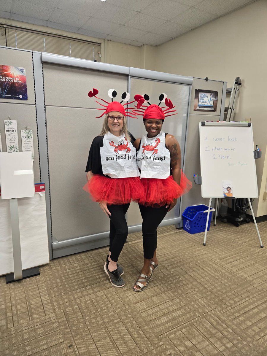 MCLBAlbany's tweet image. The Marine Corps Logistics Base Albany Office of the Comptroller staff celebrated the annual year-end close out with a daily fun-filled theme for Spirit Week, Sept. 30, culminating with a Luau theme/menu. 

#closeout #yearend #Federalbudget 
📸 Pamela Jackson 
📸 Ke’Cia Griffin