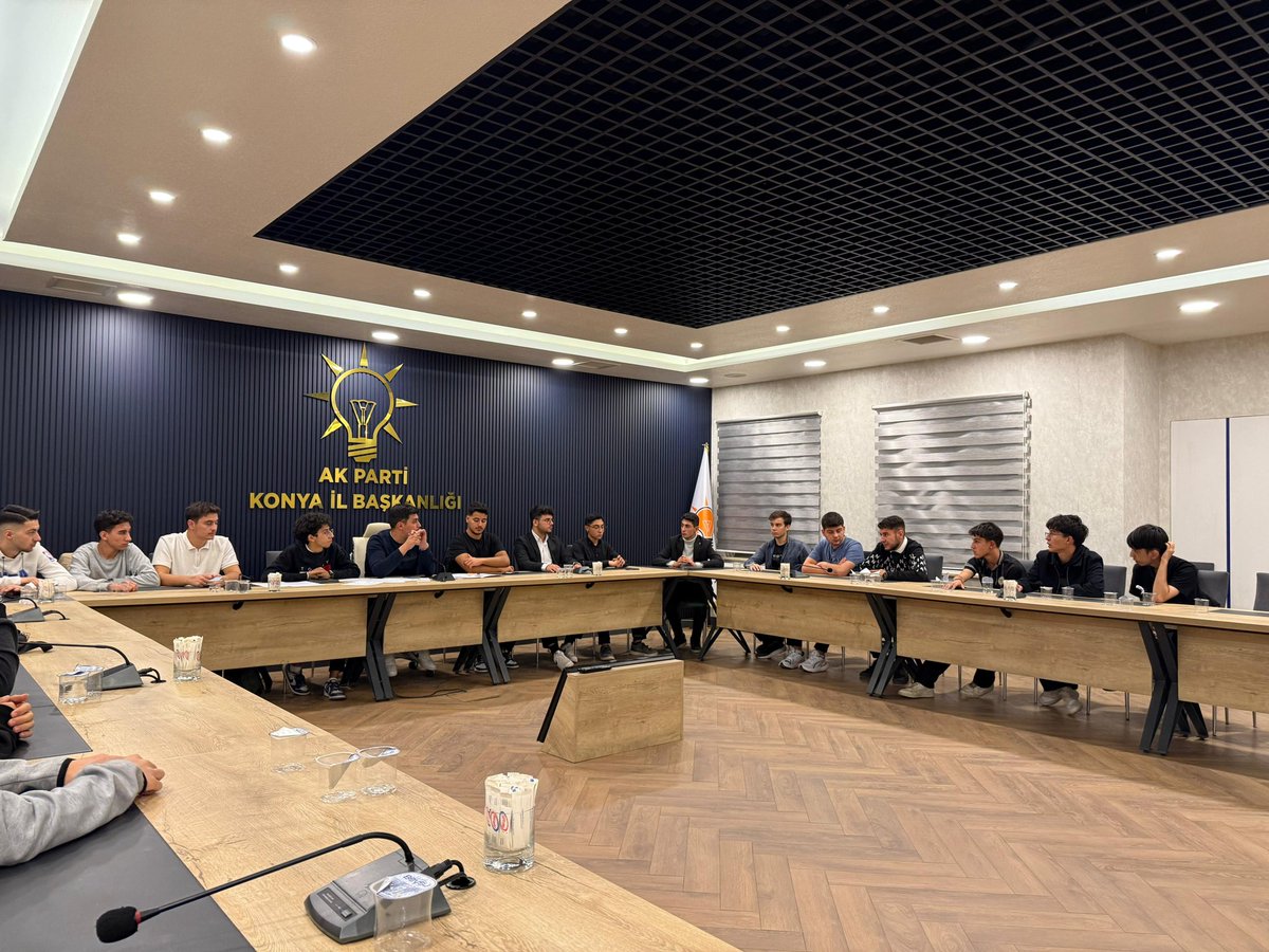 Haftalık Olağan Yönetim Kurulu Toplantımızı, İl Yeni Seçmen Başkanımız <a href="/UmutAkbaay/">Umut Akbay</a> riyasetinde İl Başkanlığımızda gerçekleştirdik.