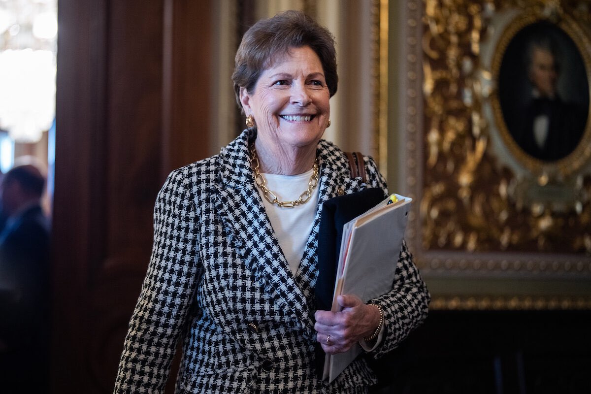 PollTracker2024's tweet image. Senator Jeanne Shaheen (D-NH) says she is also undecided on voting for the GOP-backed CR.

There are 60 votes needed to advance either government funding bill. Rand Paul (R) is a no, Fetterman (D) is a yes. Assuming King and Shaheen vote with the Republicans, they would be 5…