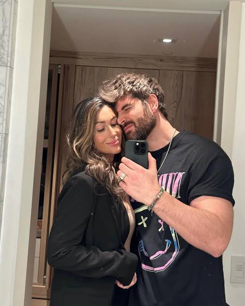 Has llegado en uno de mis peores momentos. 
Has tenido la paciencia de quererme de meterte en un sitio dónde otros les daría miedo. Me das esa tranquilidad y paciencia que me falta.
Gracias por no tener miedo, Te quiero.
<a href="/xJLadyC/">𝗝𝗮𝘀𝗺𝗶𝗻𝗲 𝗖𝗼𝗹𝗲𝗺𝗺𝗮𝗻</a>