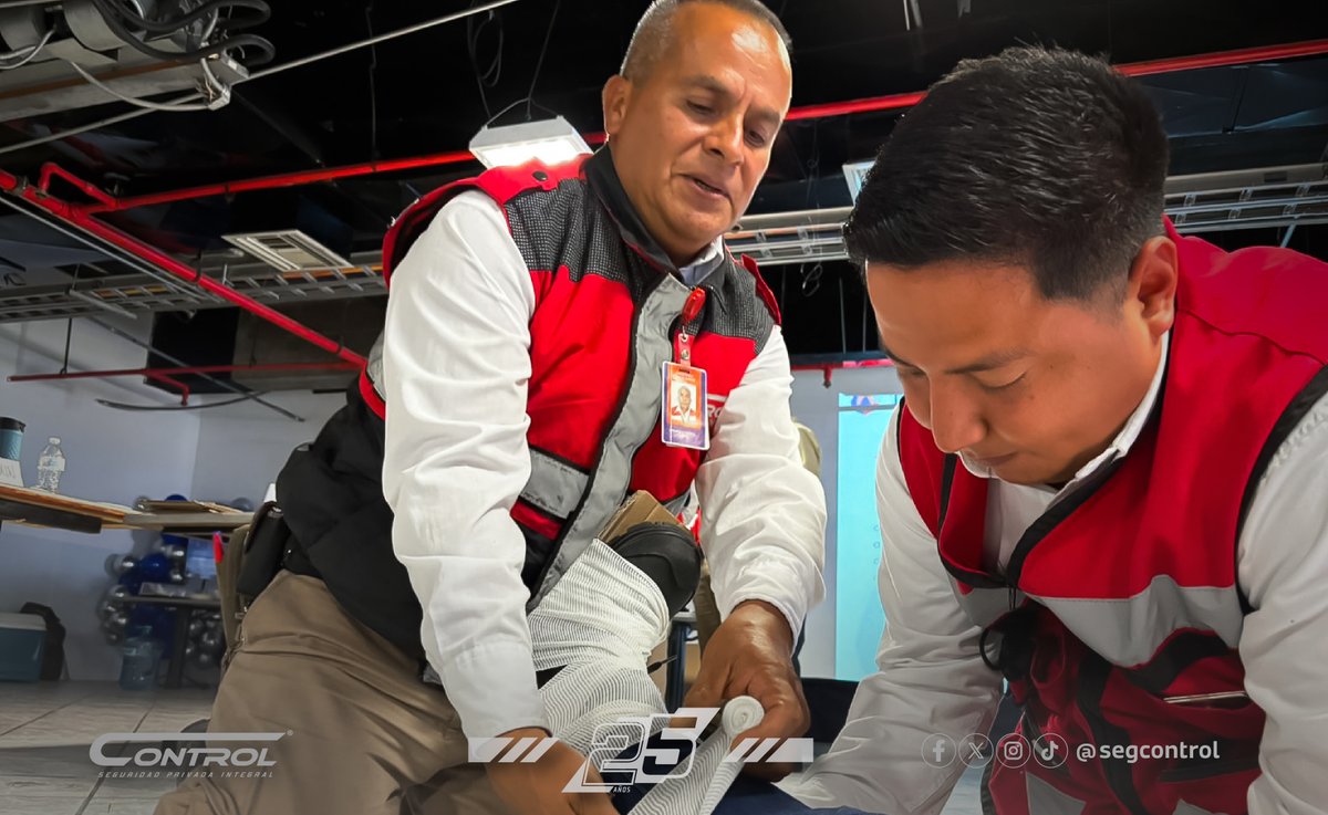 segcontrol's tweet image. 👮‍♂️ En Saltillo, nuestros guardias dieron un paso más hacia la excelencia:
se capacitaron en RCP, primeros auxilios y protocolos clave para actuar en cualquier situación.

#25añosencontrol🎖 #GuardiasControl #FraseControl #CursosControl