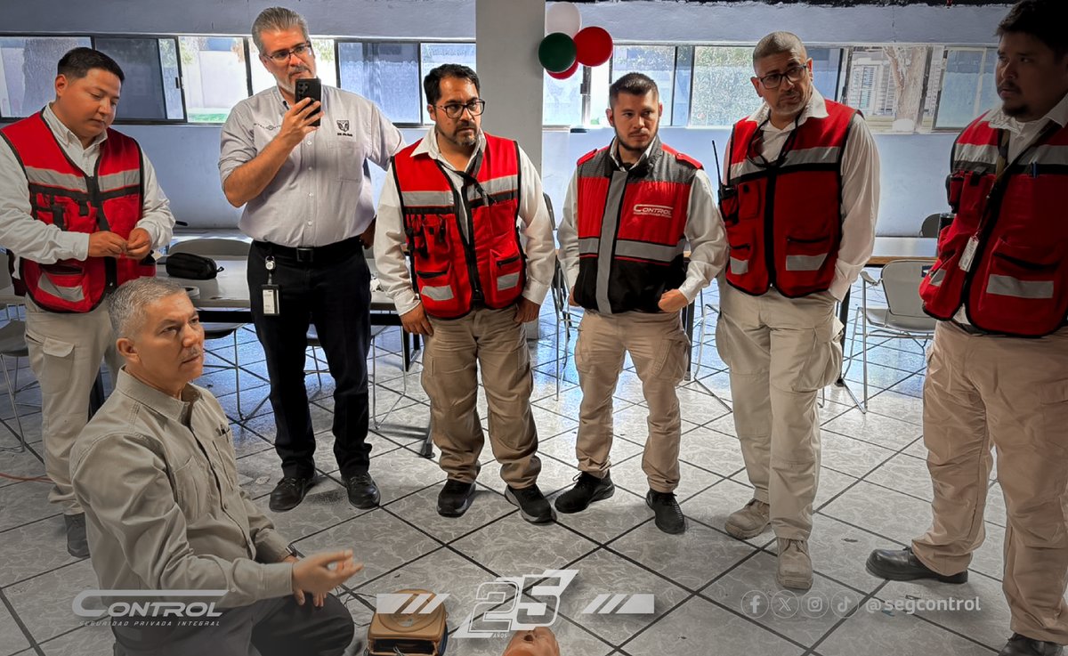 segcontrol's tweet image. 👮‍♂️ En Saltillo, nuestros guardias dieron un paso más hacia la excelencia:
se capacitaron en RCP, primeros auxilios y protocolos clave para actuar en cualquier situación.

#25añosencontrol🎖 #GuardiasControl #FraseControl #CursosControl