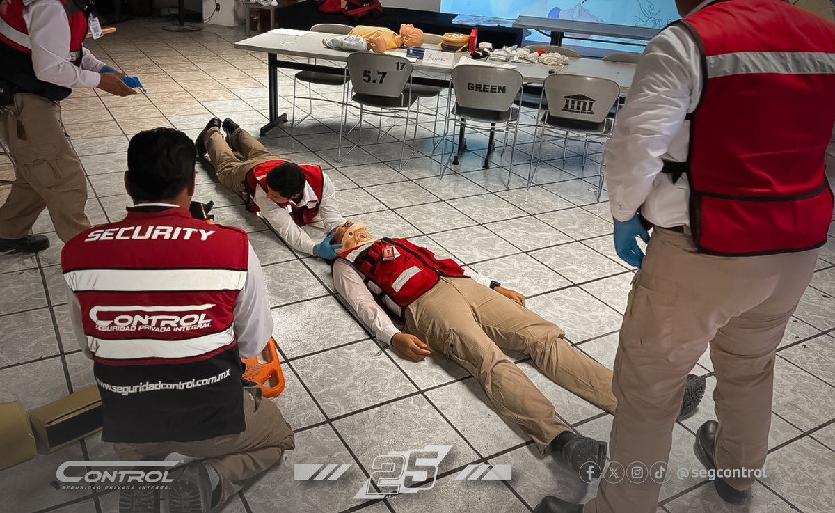 segcontrol's tweet image. 👮‍♂️ En Saltillo, nuestros guardias dieron un paso más hacia la excelencia:
se capacitaron en RCP, primeros auxilios y protocolos clave para actuar en cualquier situación.

#25añosencontrol🎖 #GuardiasControl #FraseControl #CursosControl