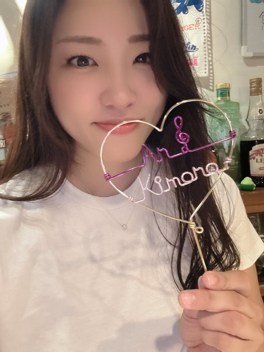 なんで、とか、そういう理由なく、
みんなが来てくれて
みんなが笑ってる空間っていうだけで
なんだか泣きそうになってた今日ほんとにありがとうみんな