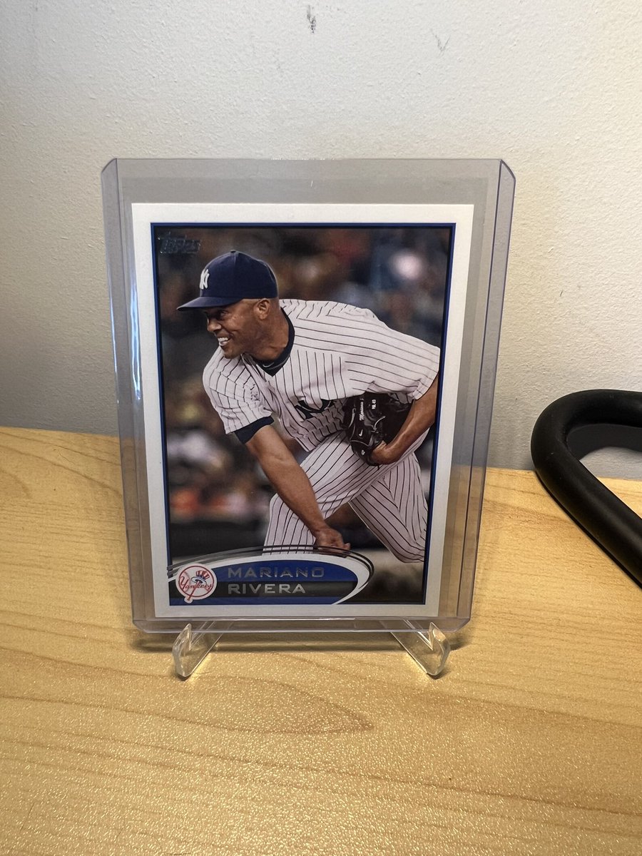 !!!Giveaway!!!
ENTER SANDMAN
In Honor of Yankees vs Red Sox I’m giving away this 2012 Topps Mariano Rivera

To Enter: 
Like 👍 
Follow✅
Repost🔄

150RT’s / 150 Likes 🙏🏻

Raffle Ends 10/2 at 9PM
#TBBReposts #TBBCrew #Giveaway #MarianoRivera #Sandman #Yankees
#Free #RedSoxYankees