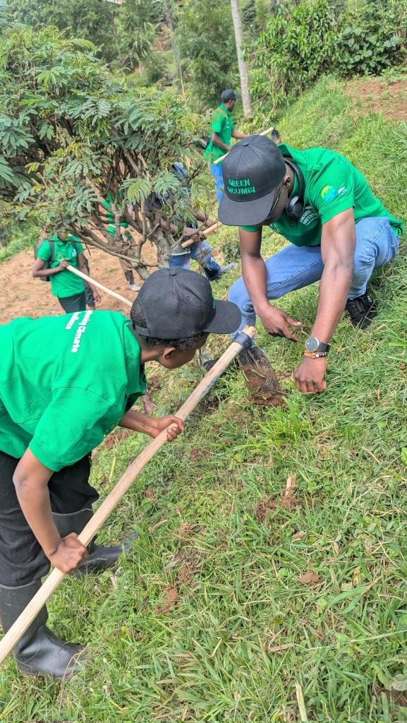 Umurimo nuyu ibindi byose namahirwe.