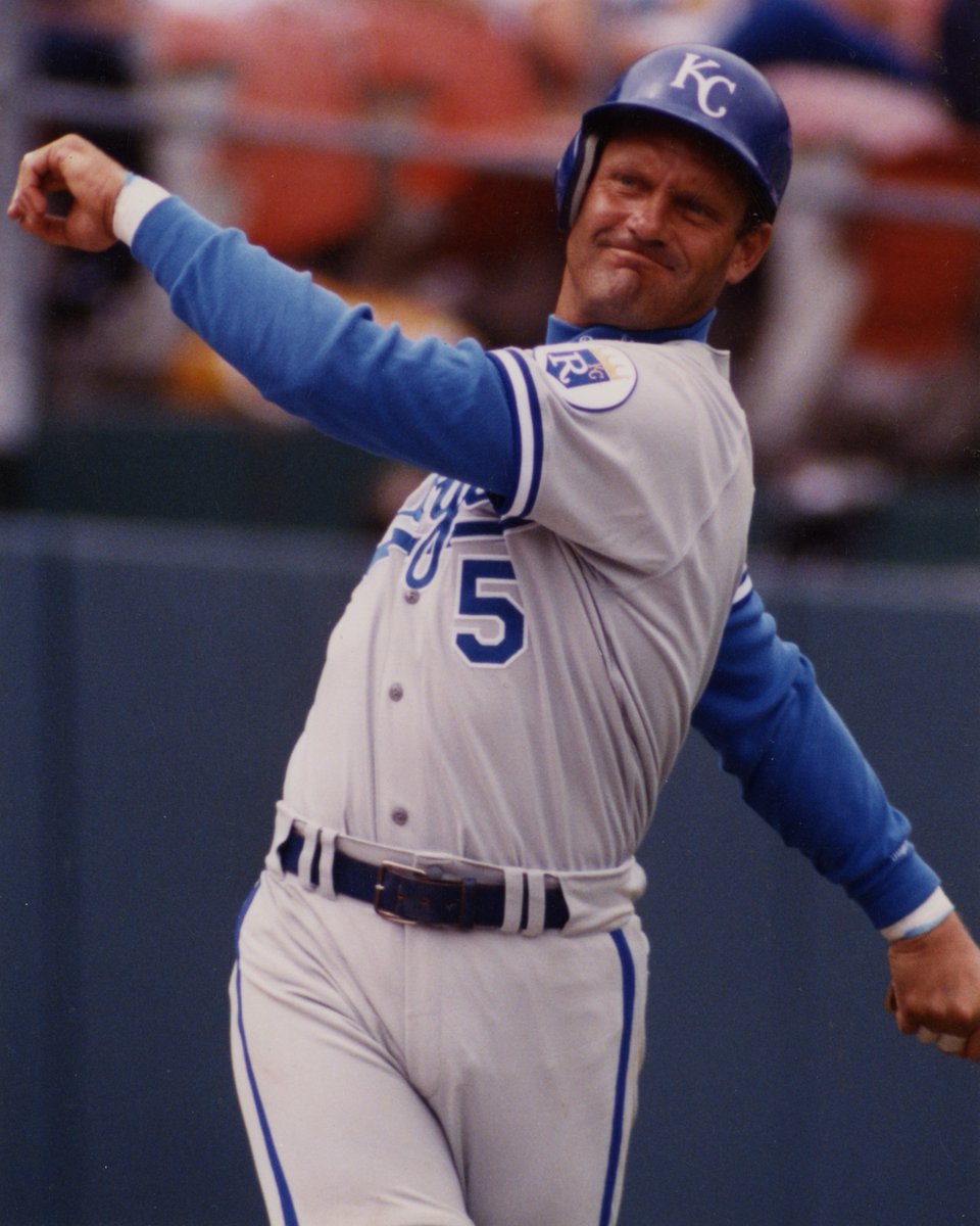 A crowning achievement for baseball royalty.

<a href="/GeorgeHBrett/">George Brett</a> became the 17th member of the 3,000-hit club #OTD in 1992. ow.ly/eIVf50X4Cix (📸 Doug McWilliams)