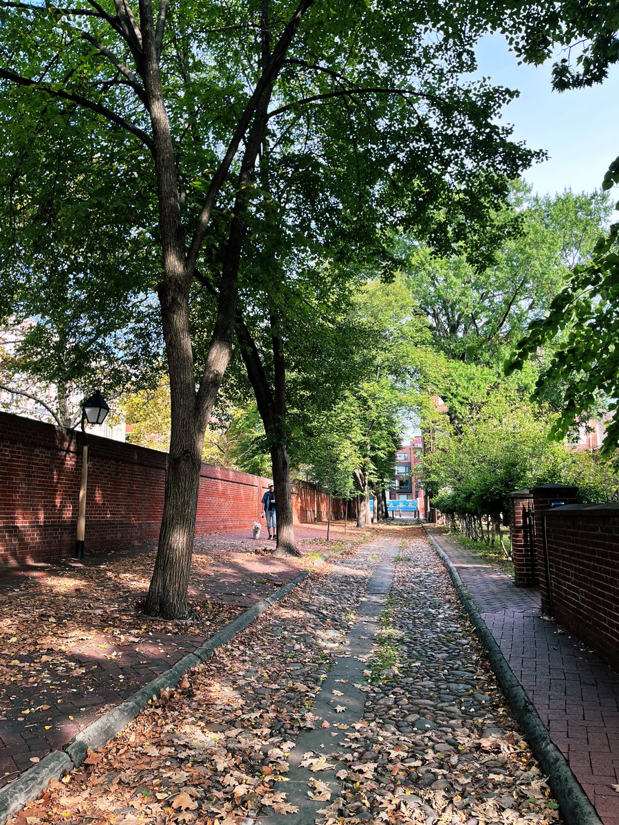Jimmyking35's tweet photo. Will never pass up a walk through this part of town on a nice afternoon https://t.co/CjYvXPoj3f