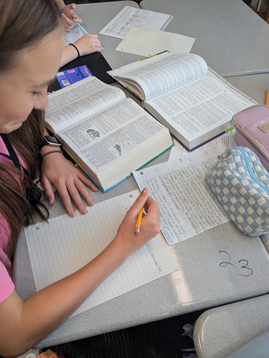 Students use their tools to revise their feature articles. <a href="/DrAnthonyMS/">Anthony Middle School</a> <a href="/RangelsRavens/">Christy Rangel</a> #Ravensrise