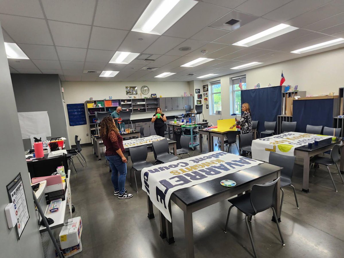 NuriRobles1's tweet image. The final touches for tomorrow’s parade happened after the students left. Can’t wait to show off our Knight Pride! #ItStartsWithUs #KnightNation