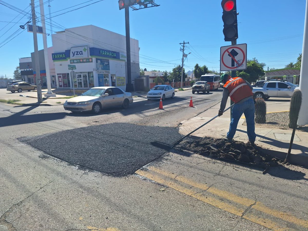 HermosilloGob's tweet photo. 🚧 Reforzamos cuadrillas de bacheo para mejorar la movilidad en Hermosillo.

📍 Atendemos reportes en colonias como Las Villas, Villa Bonita, Centenario, Olivares, Balderrama, Proyecto Río Sonora y Centro.

✅ Nuestro compromiso es ofrecer vialidades en mejores condiciones. https://t.co/dkq5WArAlW