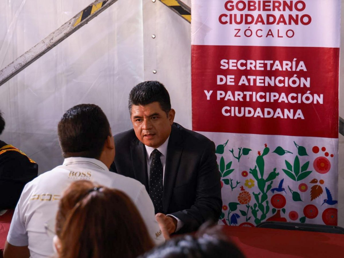 SAPCI_CDMX's tweet photo. La #JefaDeGobierno, @ClaraBrugadaM, el equipo de la #SAPCI y el subsecretario @angelsanchezco, participaron en la jornada 45 de Zócalo de Gobierno Ciudadano donde las demandas ciudadanas fueron escuchadas y atendidas. 📝

#CapitalDeLaTransformación https://t.co/L1UoVHB9uT