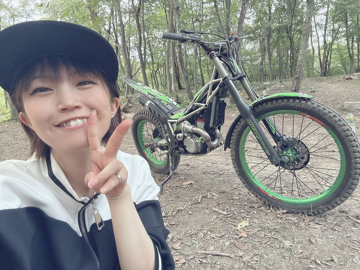 nyanba_youka's tweet photo. #MITANI さんからお預かりしているトライアルバイク #Vertigo さんが新しい子になりました✨
この子もまた私のペースを待ってくれる優しい子で、1日目から楽しく乗れました🏍️💨
緑基調でカッコ良い💚✨✨ https://t.co/uGL1LMMGLe