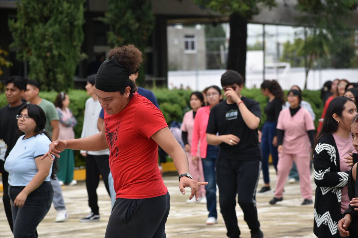 JIvanHerrera_'s tweet photo. Esta mañana en la #UPN211 arrancamos con activación física al ritmo de #Zumba. 💃🕺
Mover el cuerpo fortalece, libera estrés y llena de alegría. 💚
Gracias al director Javier Montero y al grupo Poker de Reinas por la energía. 🃏👸🏼
#MedioAmbiente #Workout #IvánHerrera https://t.co/ew056yJbtl