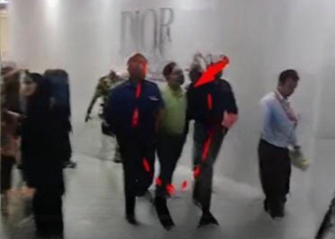 অৱশেষত জালত পৰিল শ্যামকানু মহন্ত। ছিংগাপুৰৰ পৰা কটকটীয়া নিৰাপত্তা বেষ্টনীৰ মাজত লৈ অহা হ’ল শ্যামকানুক।

#ZubeenGarg #samkanumahnta #Guwahati