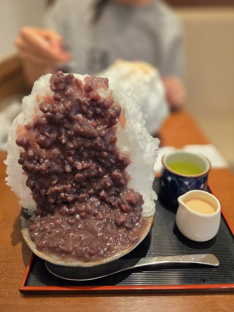 朝から仕事の日はバタバタだけど、今日はバイトだけだから、🏫全休の長男とゆっくりと朝食タイム🥪☕
こちらは朝降ってたから
なんか空気ジメジメしてる💦

明日は3ヶ月毎の検診…🏥
あー嫌だ😫
嫌だけどしっかり診てもらって、終わったら全身オイルマッサージ予約済️⭕️

この前行った🍧↓↓↓🤤