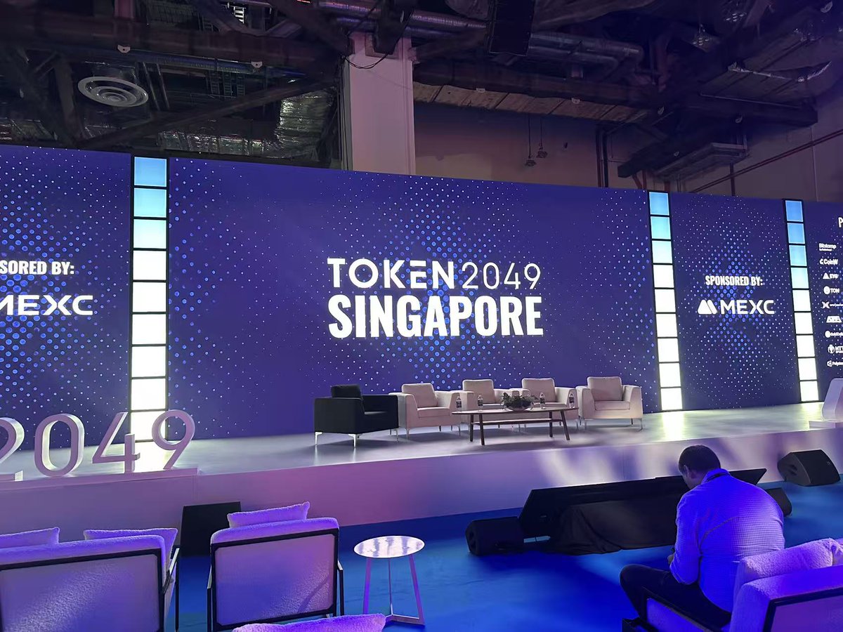 MeetHubble's tweet image. Good morning #TOKEN2049 ☀️ 

Day 1 kicks off and the @MeetHubble team is here, excited to share demos, insights, and ideas with all the Web3 innovators.  

📷 Come to Booth K20, 5F, to say hi, snap a pic, and join the conversation!  #HubbleAI #OnChainData