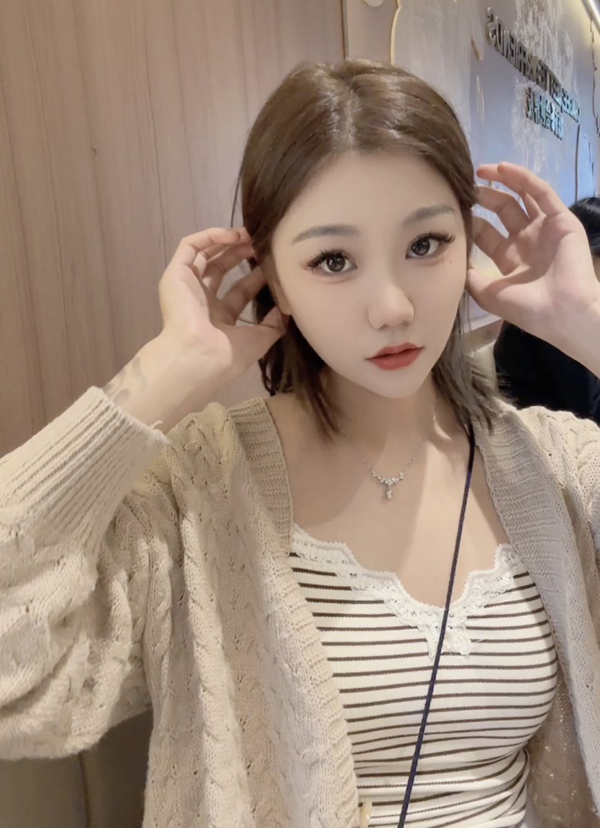 fernanda1q's tweet photo. 推特不好玩， 搞色情放不开， 又不约炮又不上门服务的就显得没意思， 发发日常得了 https://t.co/NRHexbgkIg