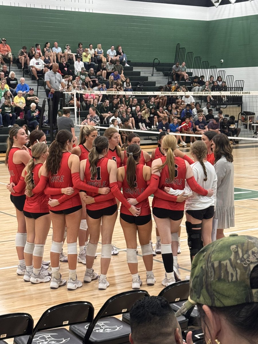 _shannonknowles's tweet image. Fun evening watching Argyle Tennis and @volleyball get the win against Birdville 🎾🏐🦅