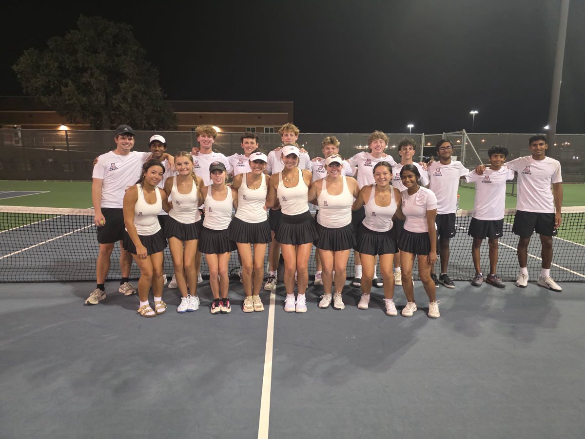 _shannonknowles's tweet image. Fun evening watching Argyle Tennis and @volleyball get the win against Birdville 🎾🏐🦅