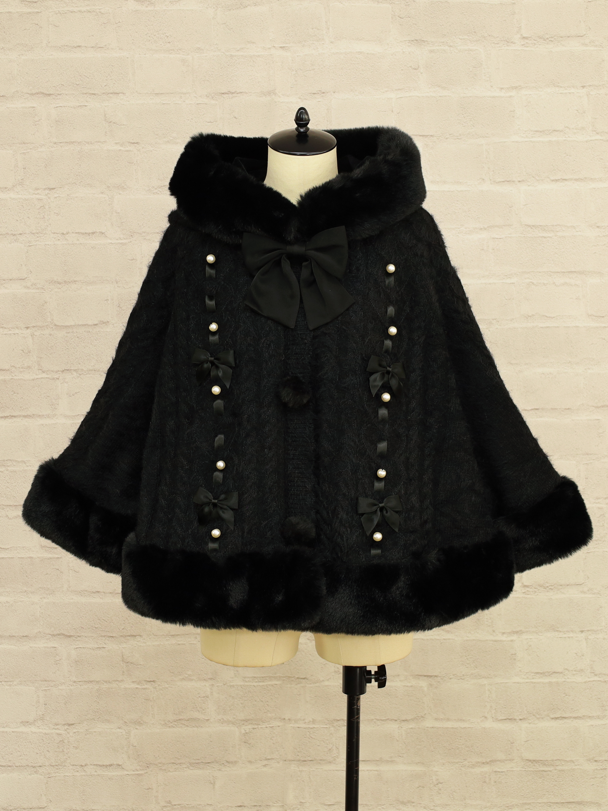 値下げ中 美品 即購入可 Amavel ポンチョ アイボリー 魔法陣 リボン 値下げ中 美品 即購入可 Amavel ポンチョ アイボリー 魔法陣