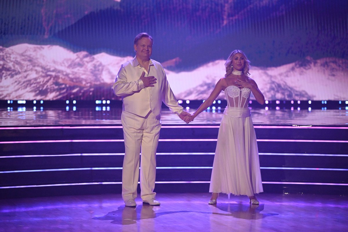 we love to see someone who comes in with no dance experience and puts their entire heart and soul into learning #dwts