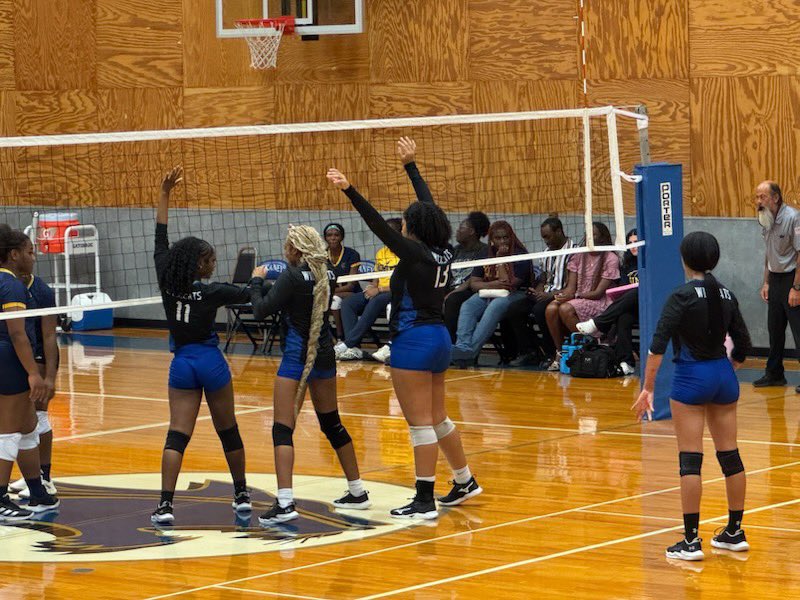 SpringISDAthl's tweet image. 🏐 Dekaney volleyball battled to 5 sets but fell to Nimitz in a hard-fought 14-6A matchup. @Dekaneywildcat @DekaneyFootball @SpringISD @DerrellOliver @jgaines34