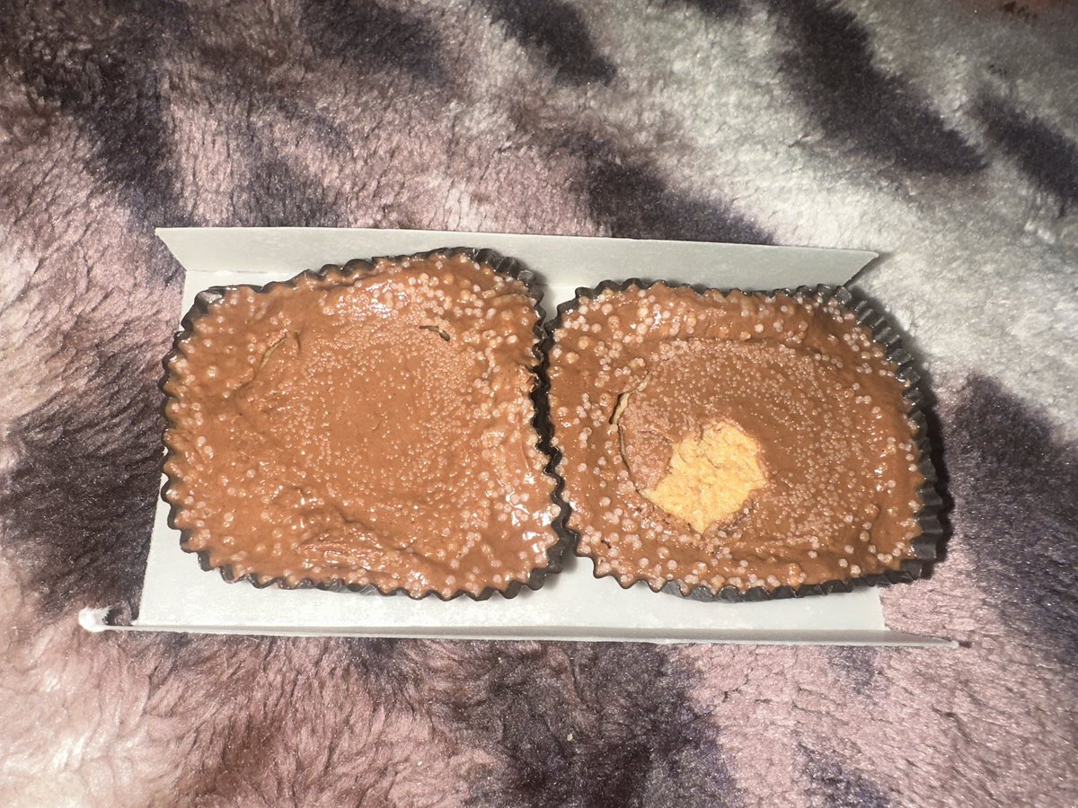 jjlamb's tweet photo. @reeses I got another not so good looking peanut butter cups 😭 https://t.co/D695PaCTdA