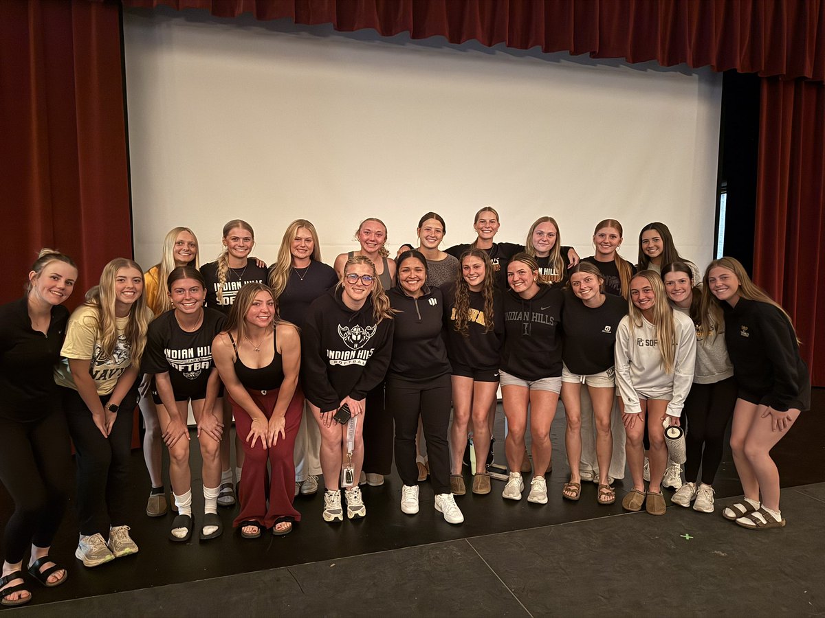 We had an awesome experience tonight learning about NIL opportunities at Indian Hills by Nebraska Husker Alum <a href="/B_Cassidy44/">Bri Cassidy</a> and <a href="/opendorse/">Opendorse</a>
