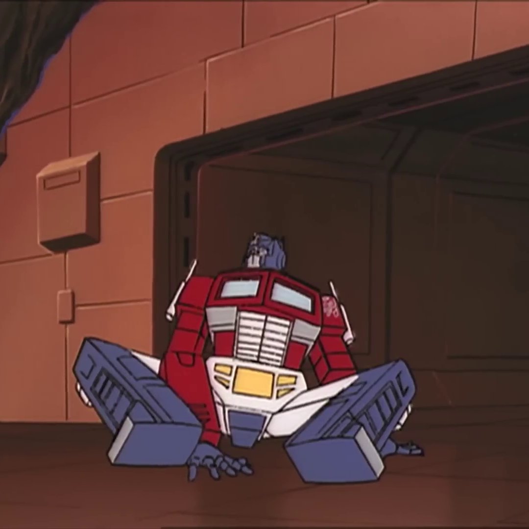 PaperPlaneTF's tweet image. Artist challenge: draw your Optimus Prime design like this