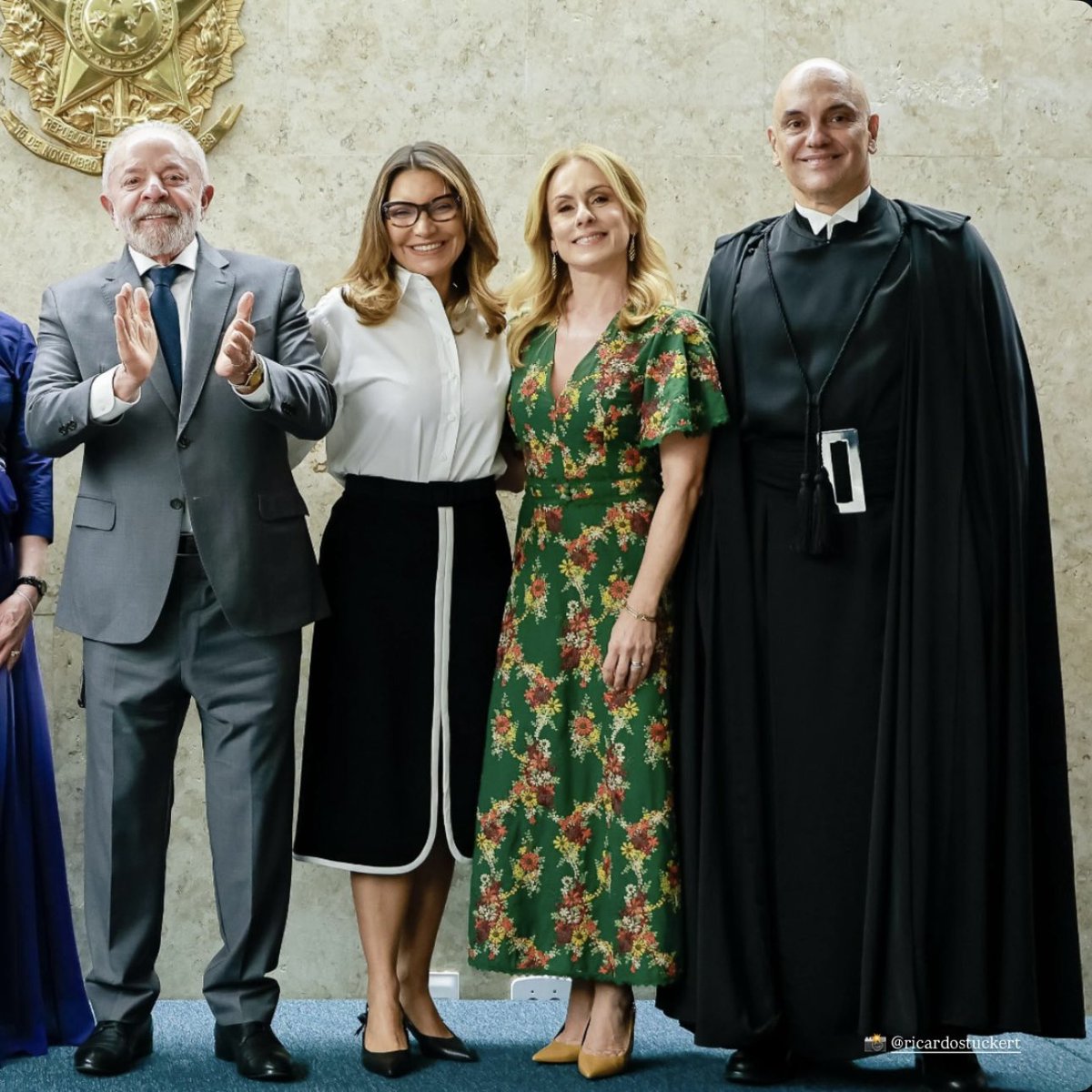 Hoje <a href="/LulaOficial/">Lula</a> é PR e XANDÃO é Vice, em 27 os dois serão PRESIDENTES. 
A gandaia vai à loucura.